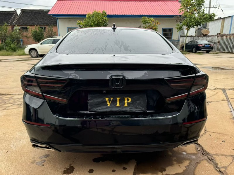 新乡19年本田雅阁7