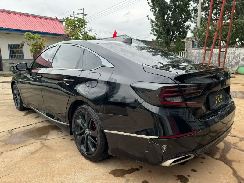 新乡19年本田雅阁8