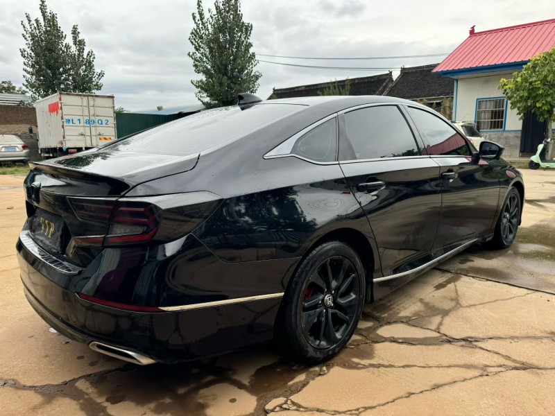 新乡19年本田雅阁9