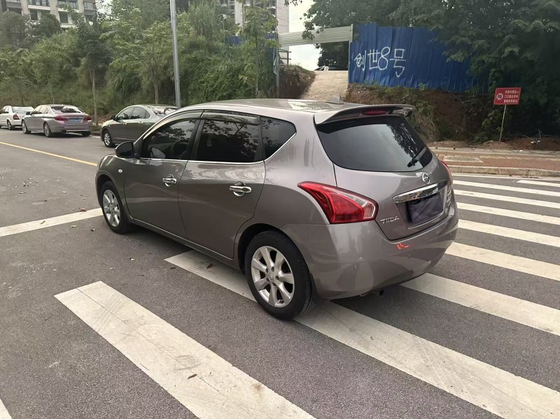 南宁12年日产骐达9