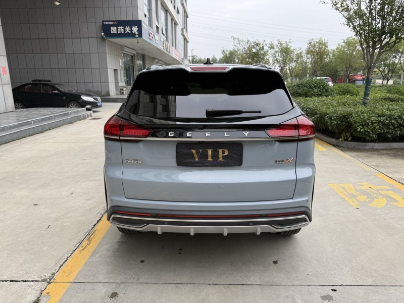 济宁22年吉利博越9