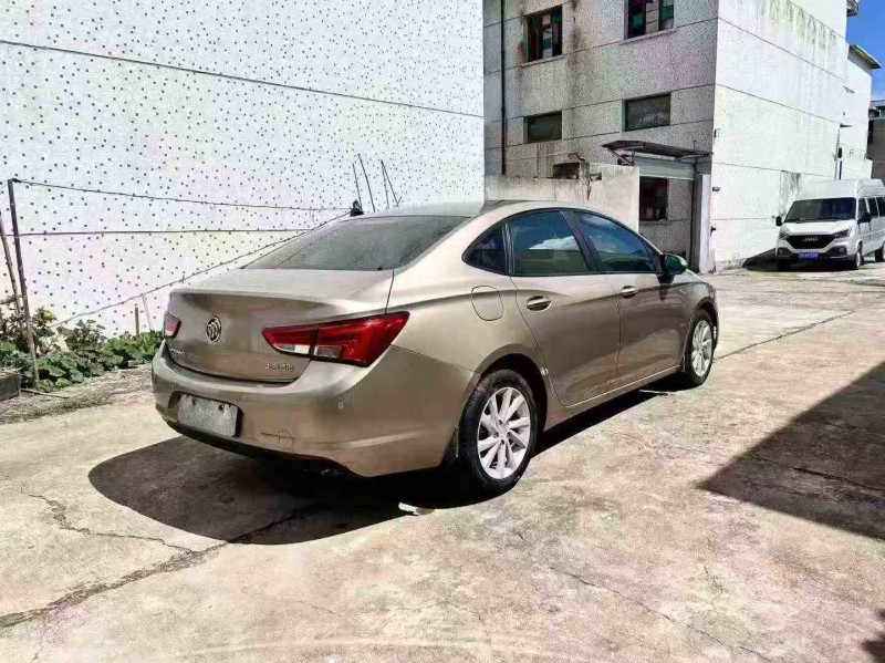 温州18年别克威朗8