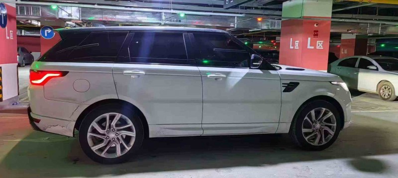 曲靖19年路虎揽胜运动8