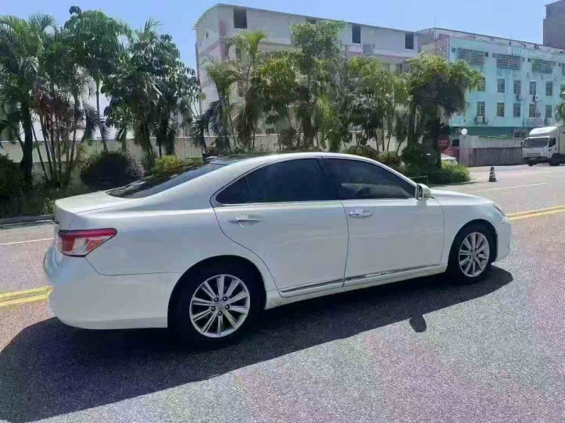 江门12年雷克萨斯ES8