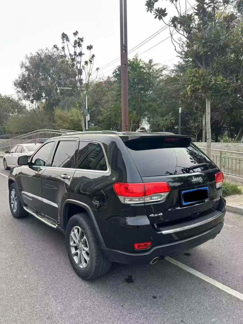 芜湖17年Jeep大切诺基7