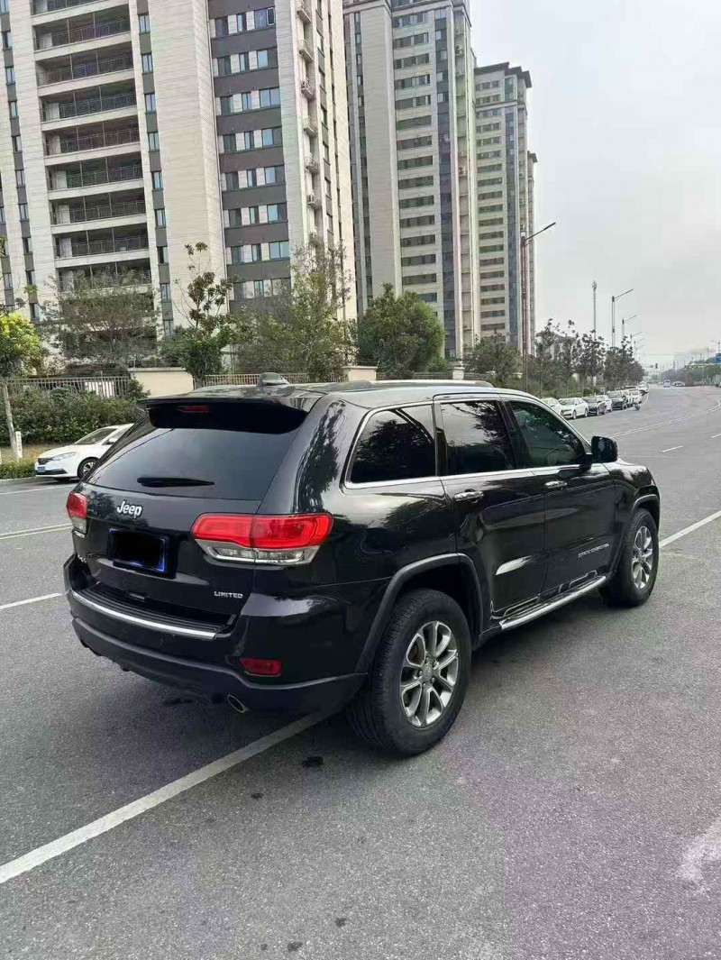 芜湖17年Jeep大切诺基8