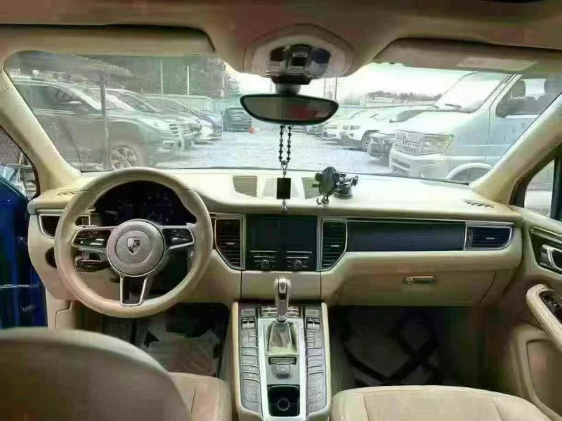 防城港16年保时捷Macan6