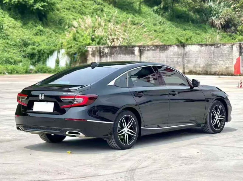 烟台22年本田雅阁9