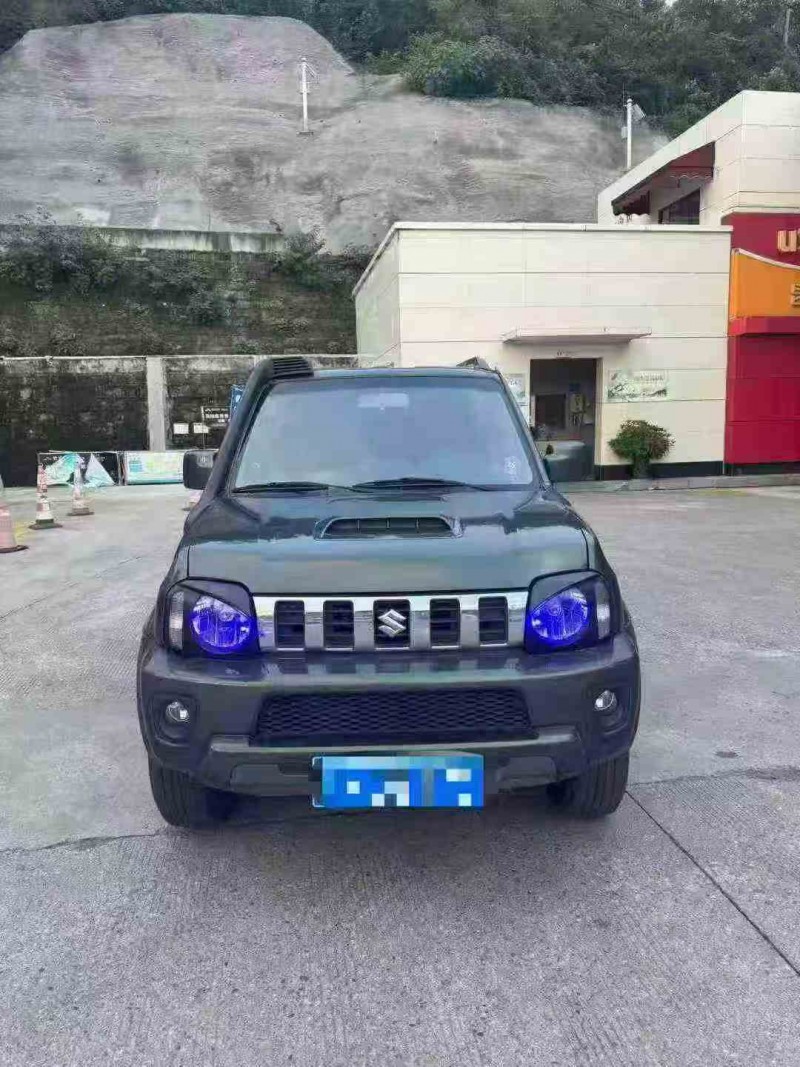 重庆17年铃木吉姆尼1