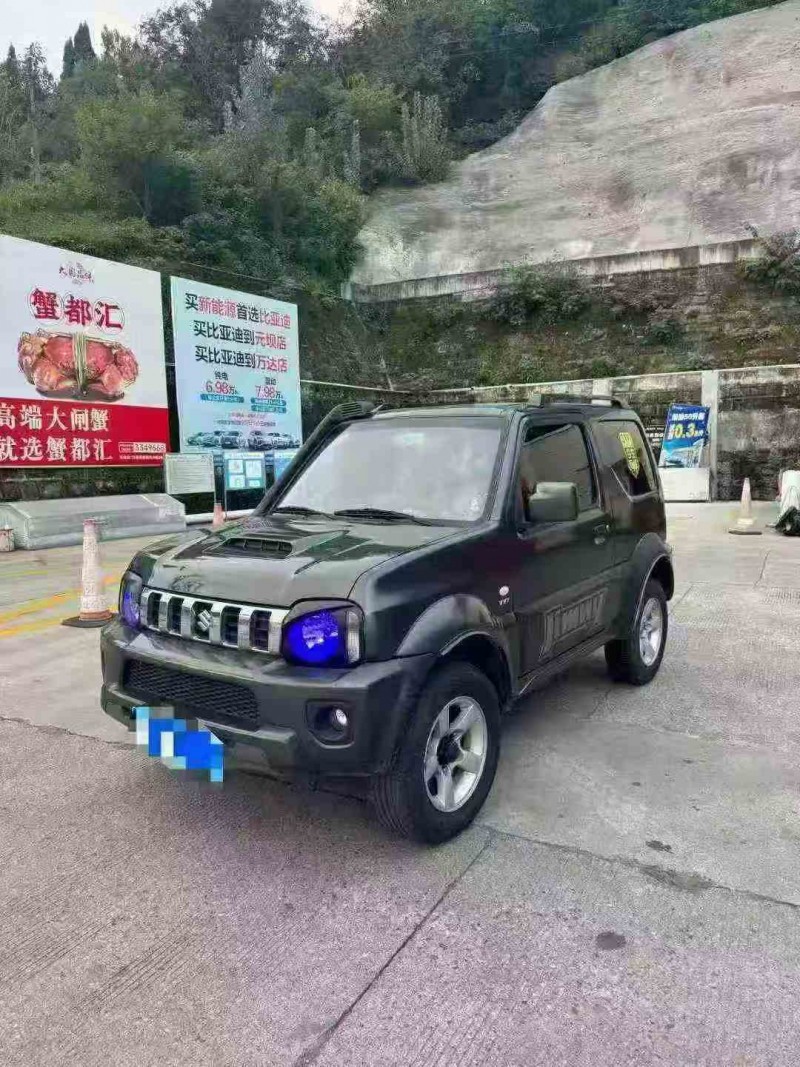 重庆17年铃木吉姆尼2