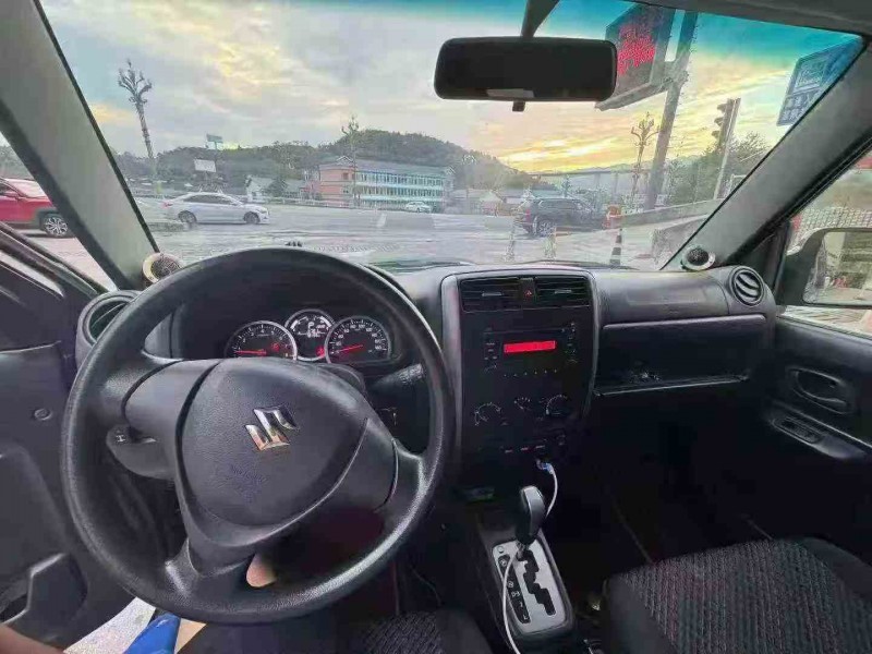 重庆17年铃木吉姆尼4