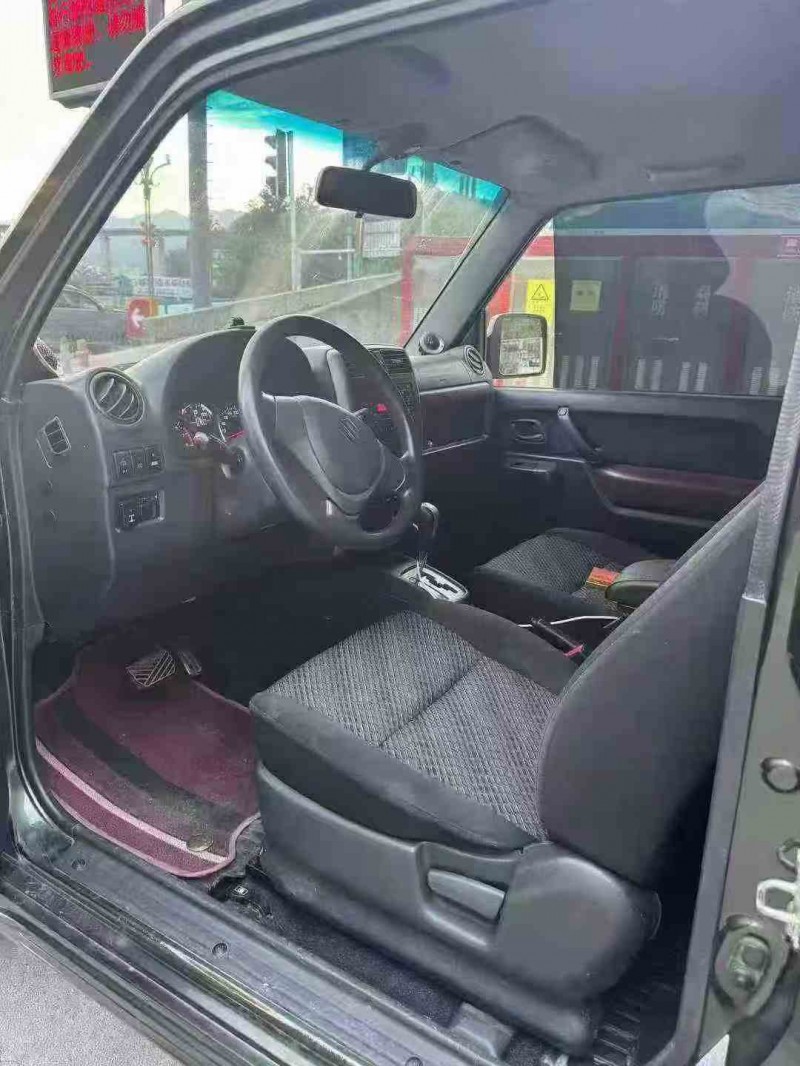 重庆17年铃木吉姆尼5