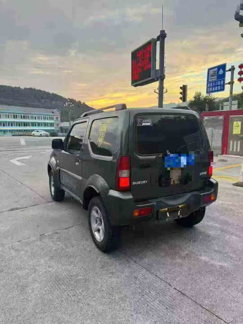 重庆17年铃木吉姆尼7