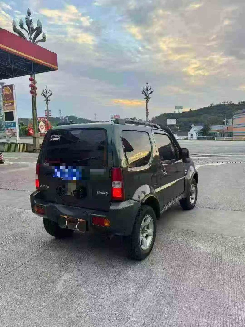 重庆17年铃木吉姆尼8