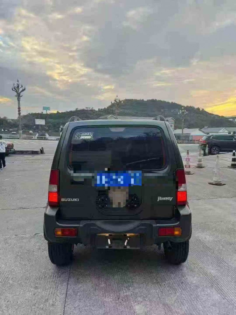 重庆17年铃木吉姆尼9