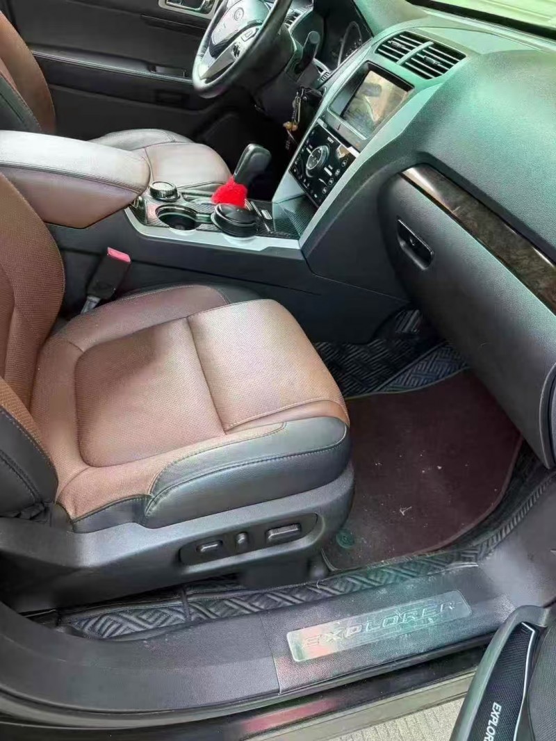 青岛15年福特探险者5