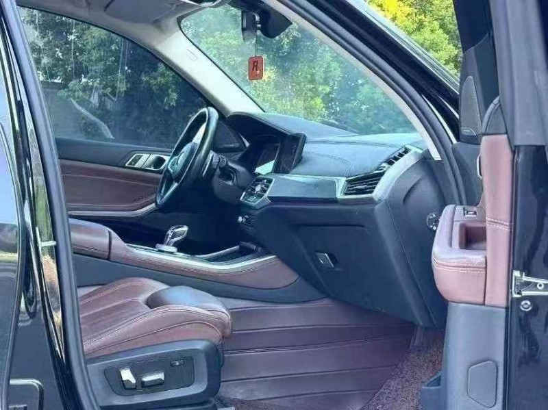 广州22年宝马X58