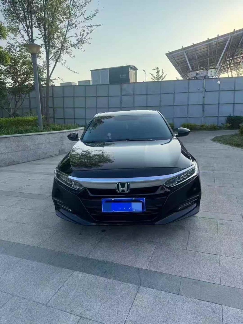 青岛21年本田雅阁1