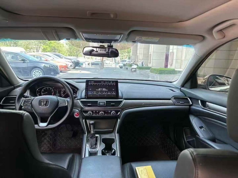 青岛21年本田雅阁4