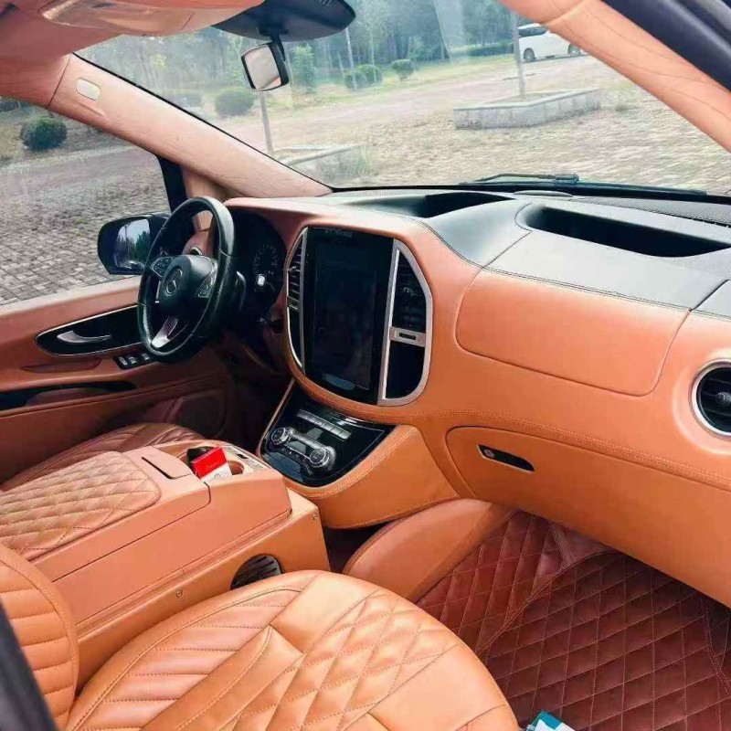 青岛18年奔驰威霆4