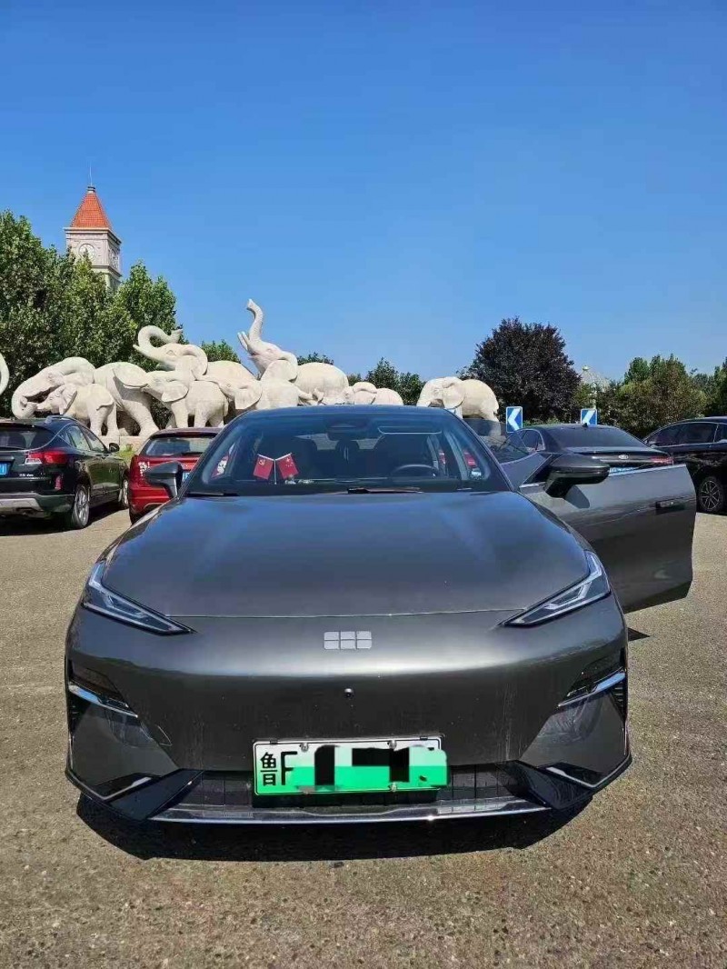 青岛25年吉利银河1