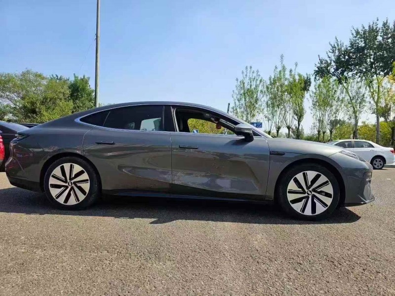 青岛25年吉利银河2