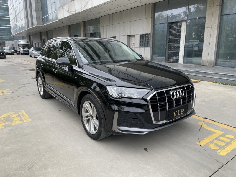 济宁24年奥迪Q73