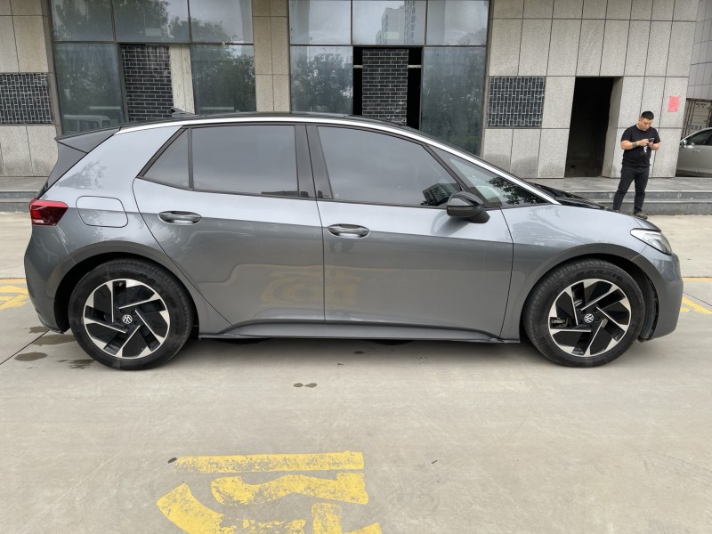 济宁25年大众ID8