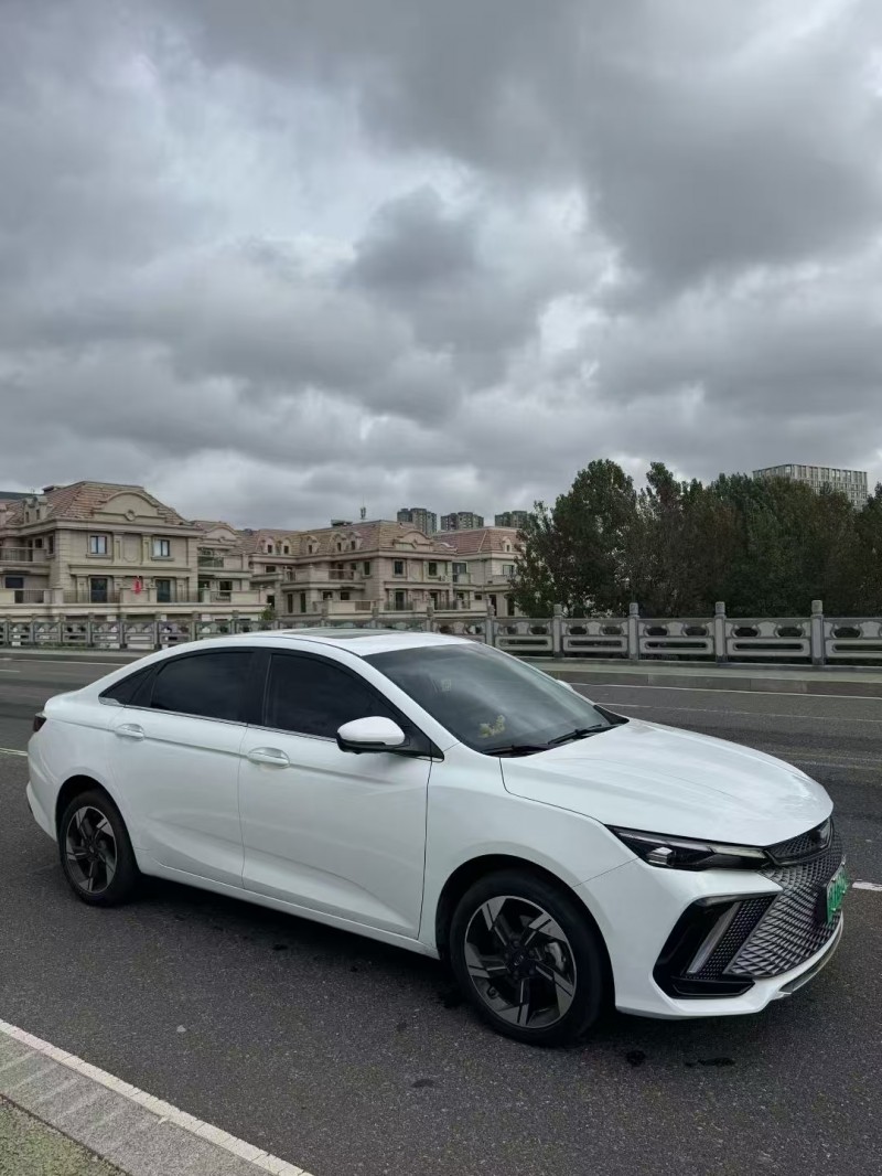 青岛23年吉利帝豪2