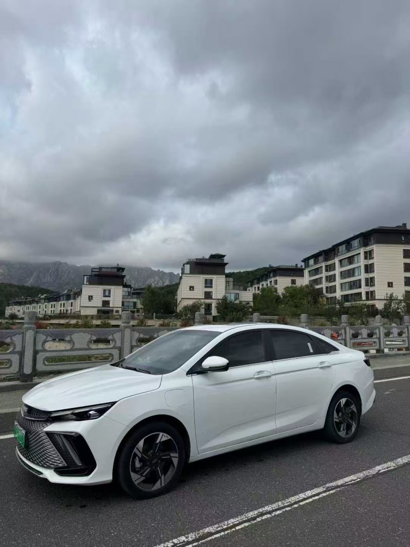 青岛23年吉利帝豪3