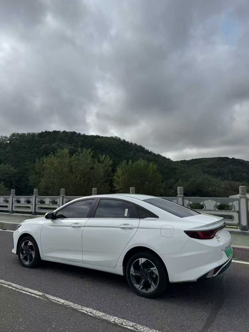 青岛23年吉利帝豪7