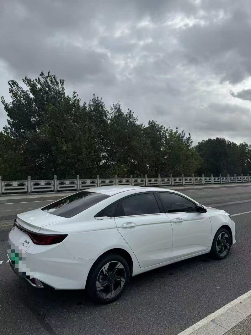 青岛23年吉利帝豪8