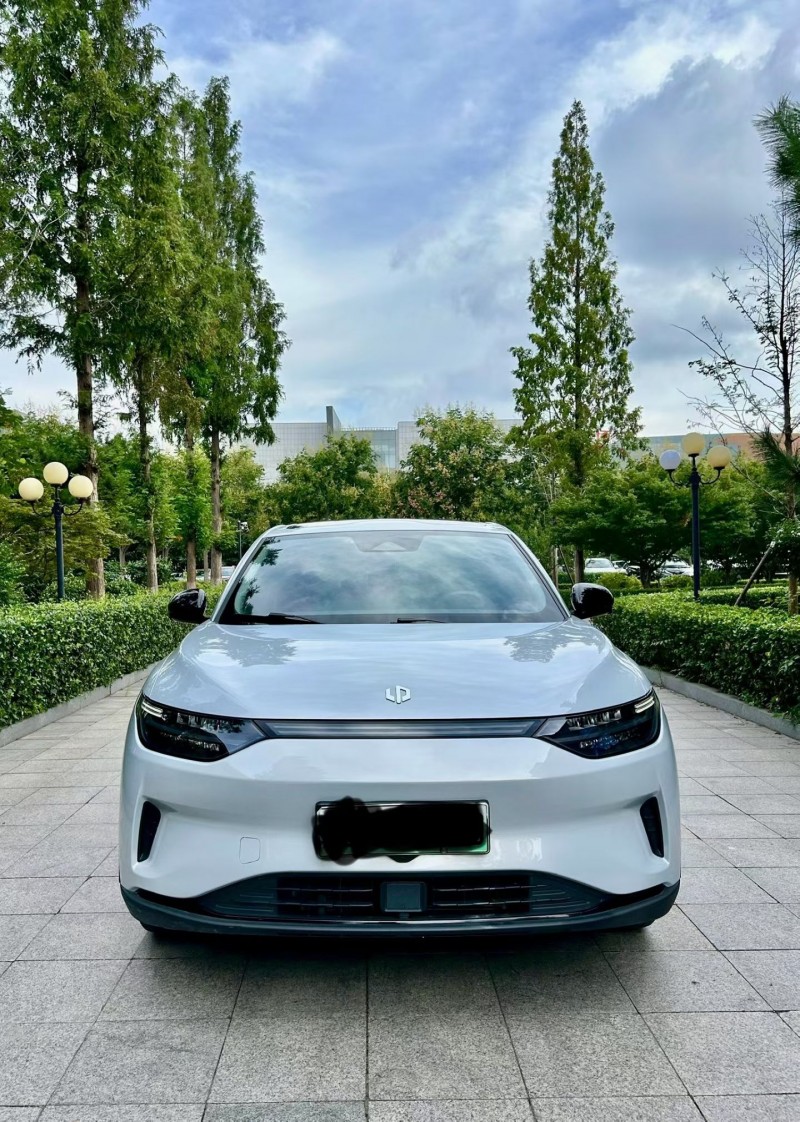 烟台23年零跑汽车C111