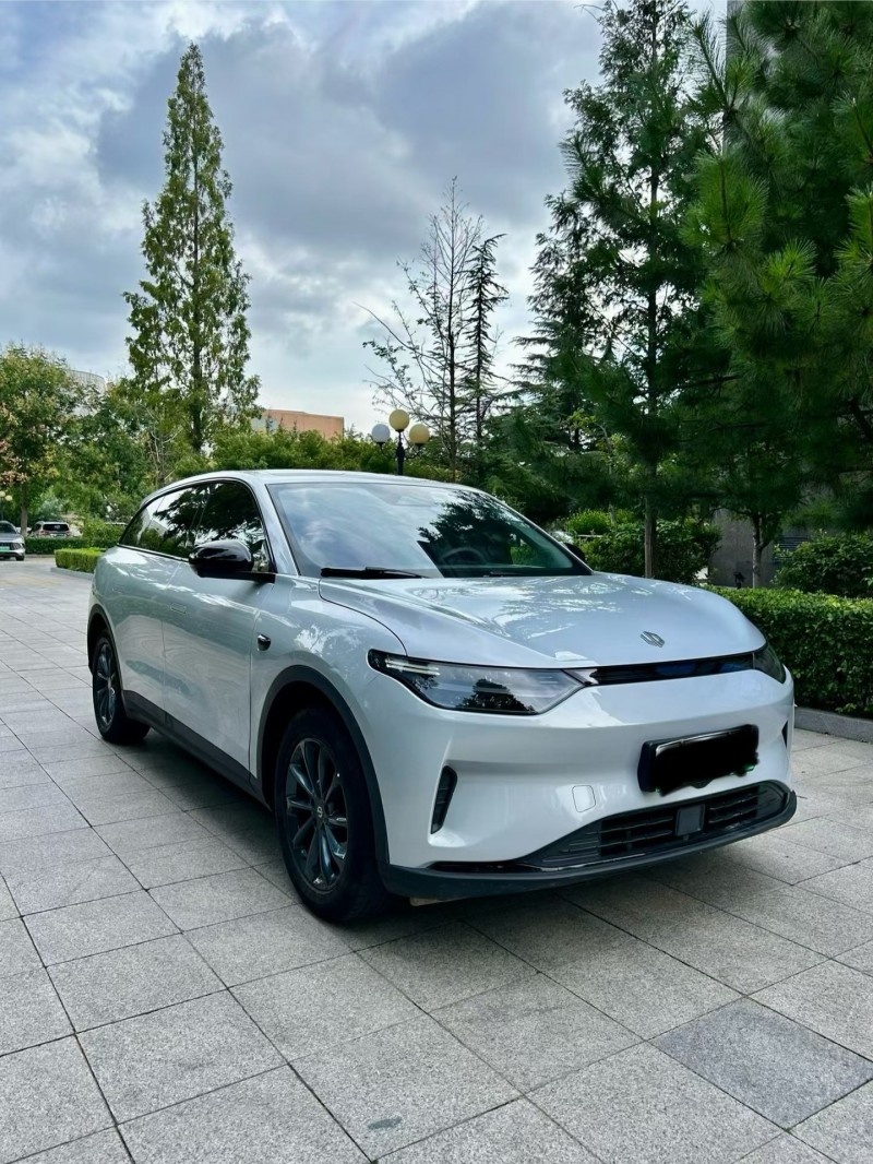 烟台23年零跑汽车C113