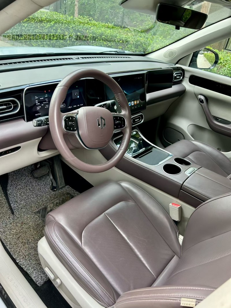 烟台23年零跑汽车C114