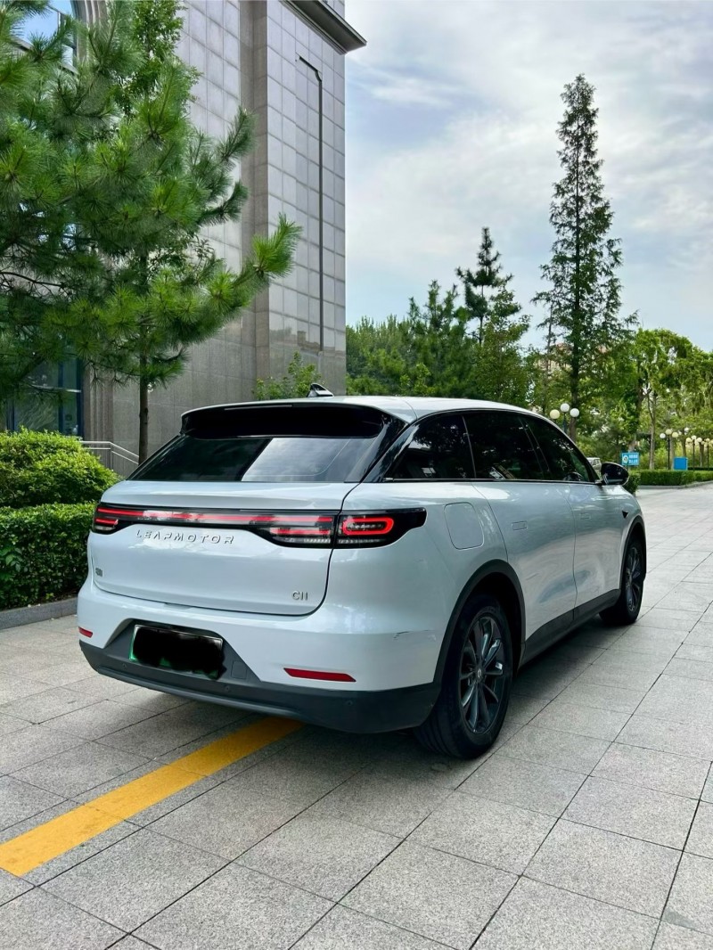 烟台23年零跑汽车C115