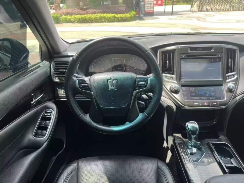 广州18年丰田皇冠8