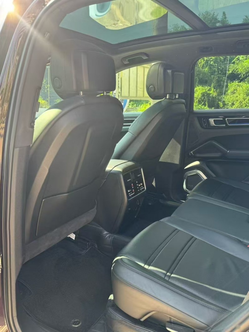 广州19年保时捷卡宴4