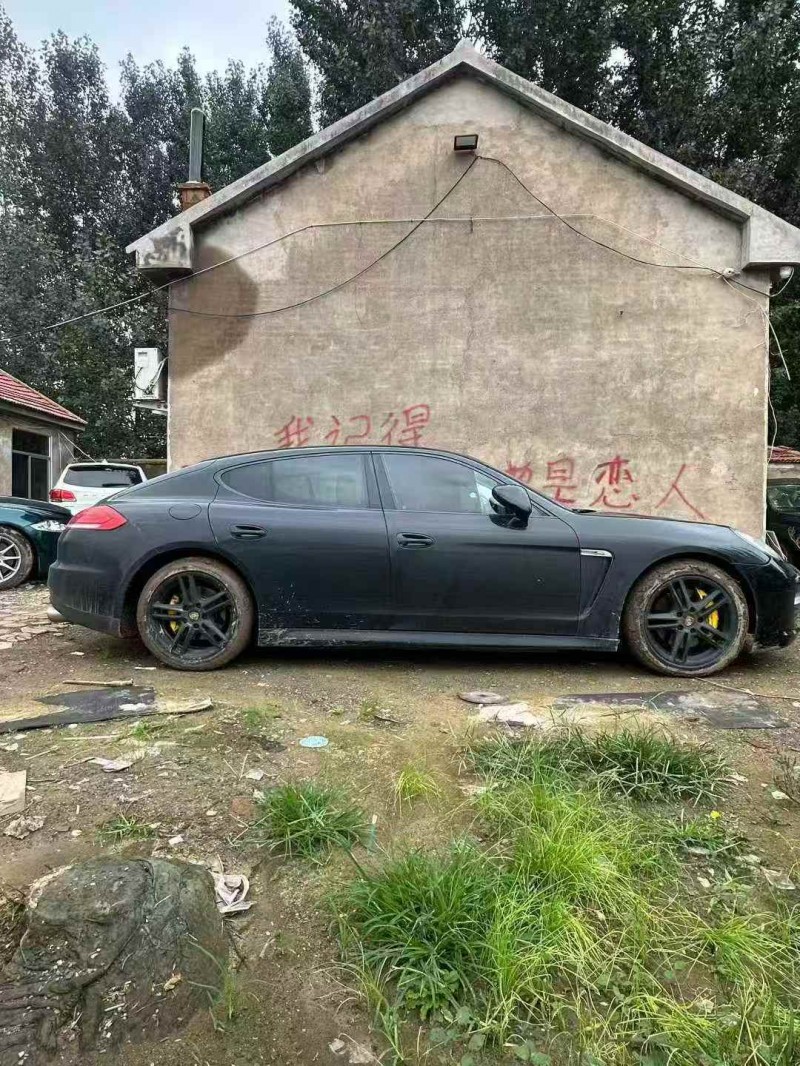 泰安12年保时捷帕拉梅拉2