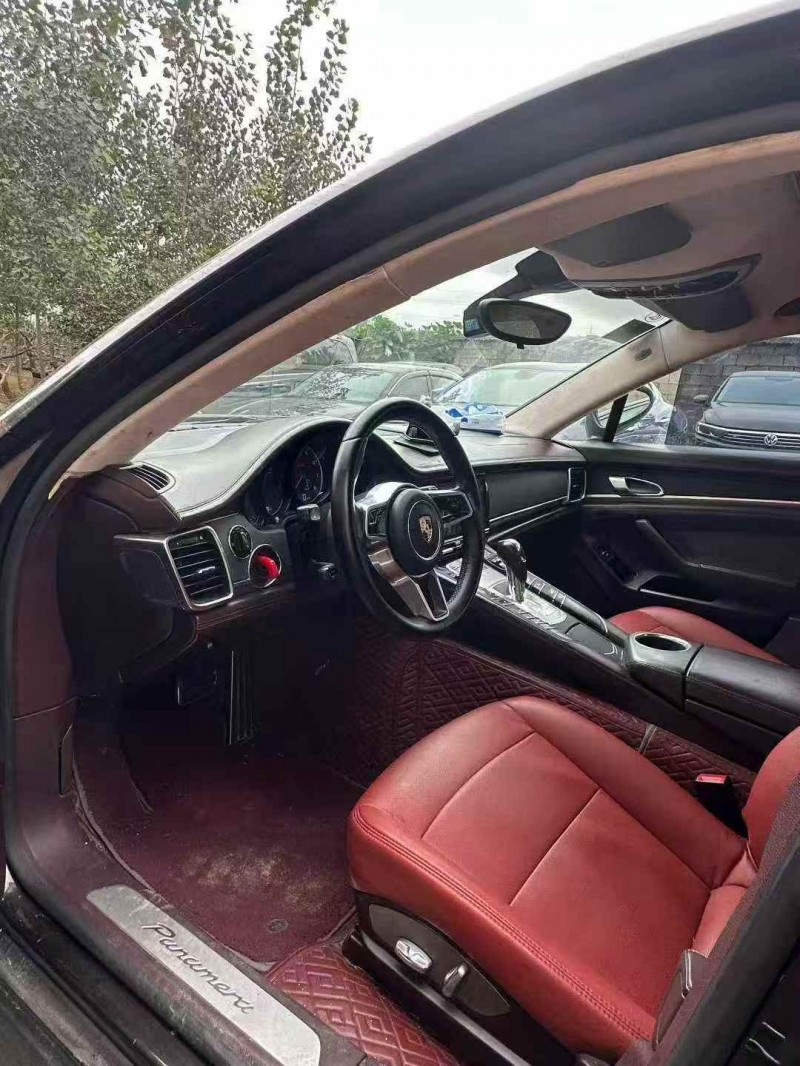 泰安12年保时捷帕拉梅拉6