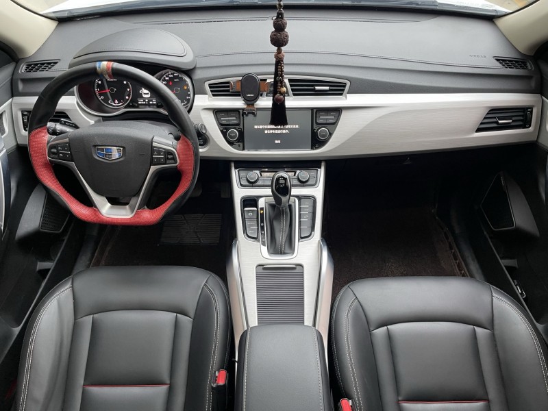 济宁19年吉利博越5