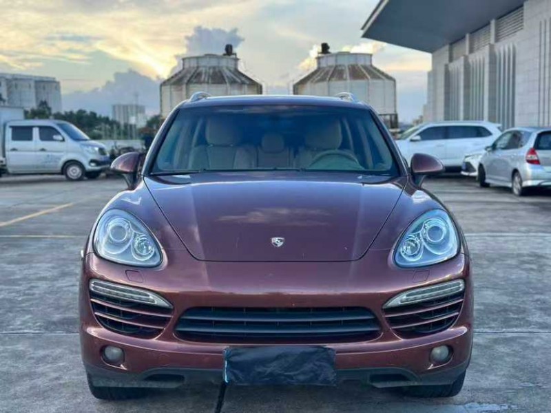 东莞12年保时捷卡宴1