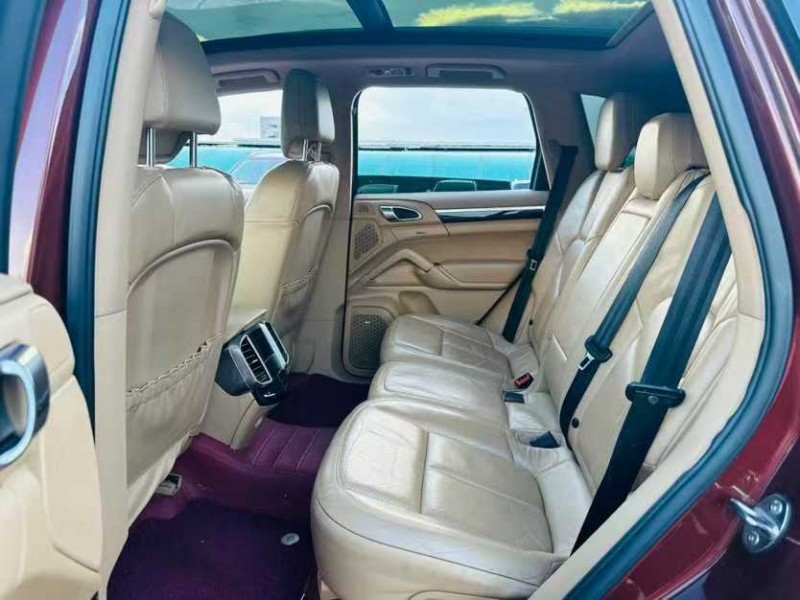 东莞12年保时捷卡宴6