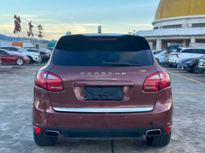 东莞12年保时捷卡宴8