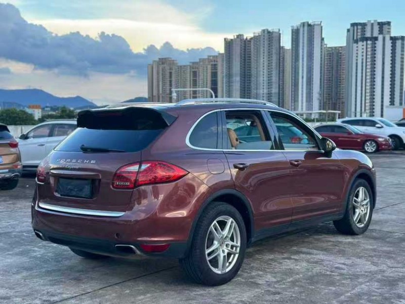 东莞12年保时捷卡宴9