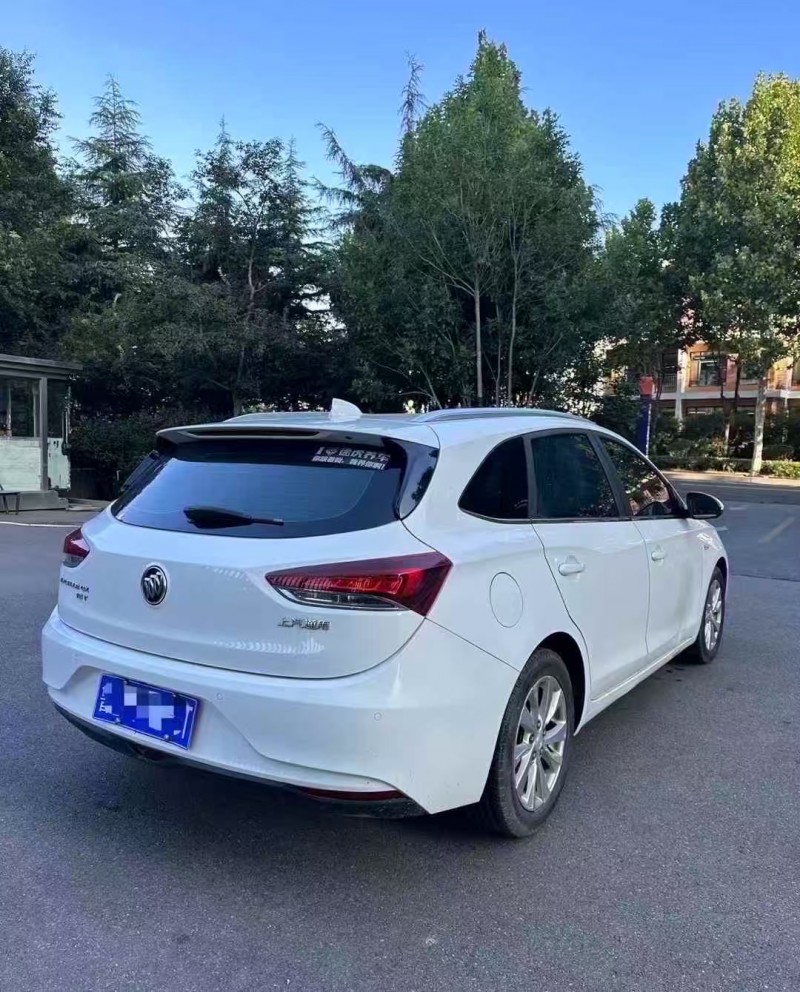 青岛21年别克阅朗7