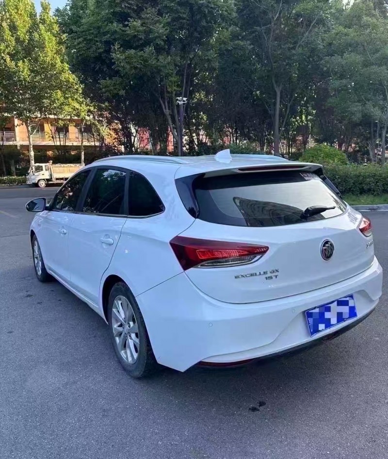 青岛21年别克阅朗8