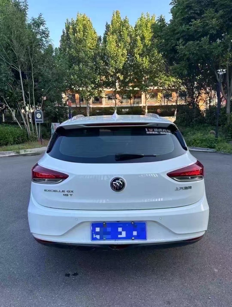 青岛21年别克阅朗9