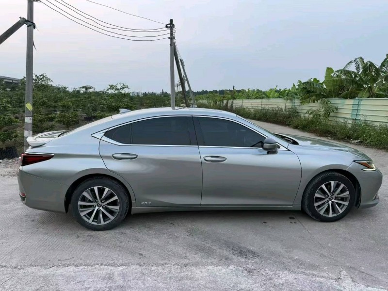 中山20年雷克萨斯ES5