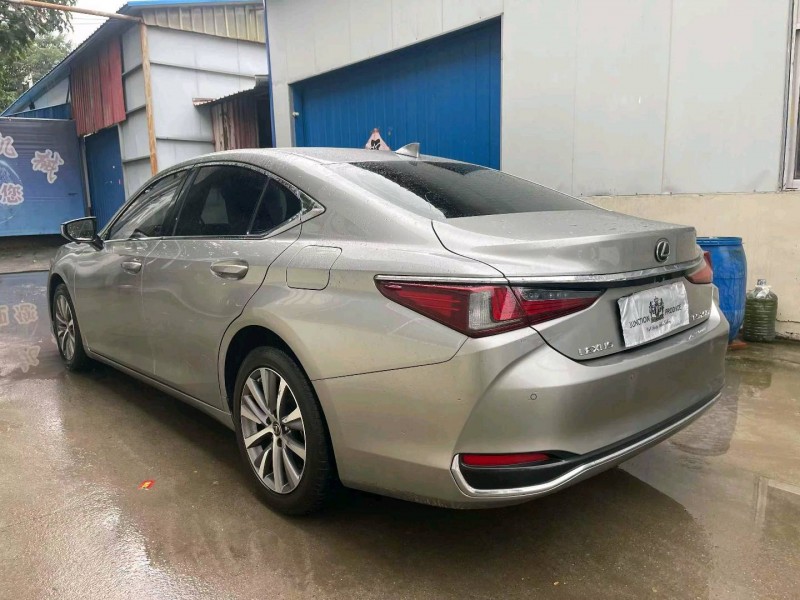 济南20年雷克萨斯ES8